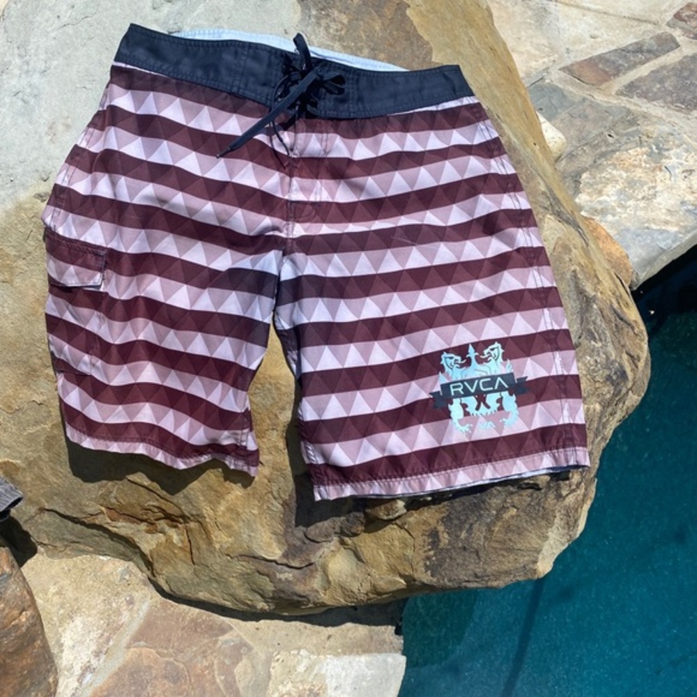 RVCA men's swim shorts!! 😎 rad geometric pattern!